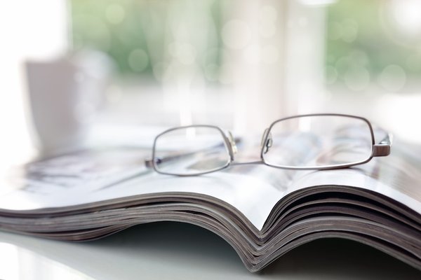 Quelles sont les rubriques et les sujets abordés dans le magazine dédié aux économies et à l'économie?