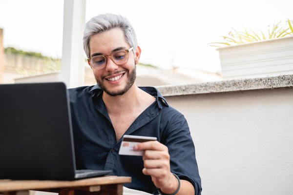 Comment gérer efficacement les finances d'un auto-entrepreneur avec une banque en ligne ?