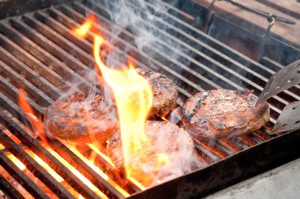 Quels sont les accessoires indispensables pour un barbecue party?