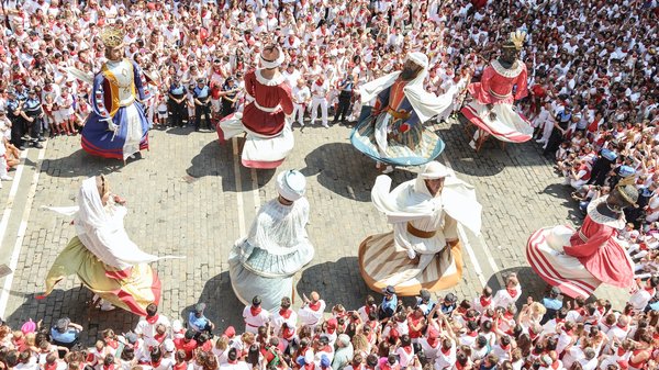 Célébrations et rituels du monde : Plonger au cœur des traditions culturelles uniques