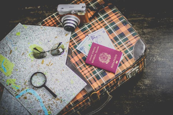 Documents clés pour voyager sereinement : passeports, visas et astuces incontournables
